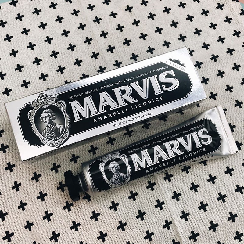 Kem đánh răng Marvis Amarelli Mint màu đen